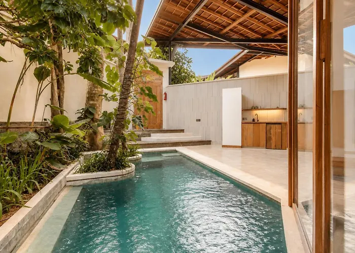 Stylish 1br With Pool, 800m To Villa
